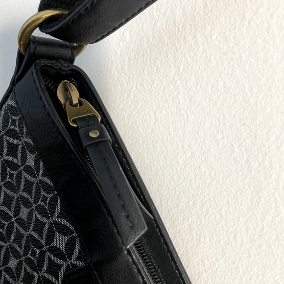 Fossil Coated Canvas Black/Gray Print Crossbody - Picture 3 of 6